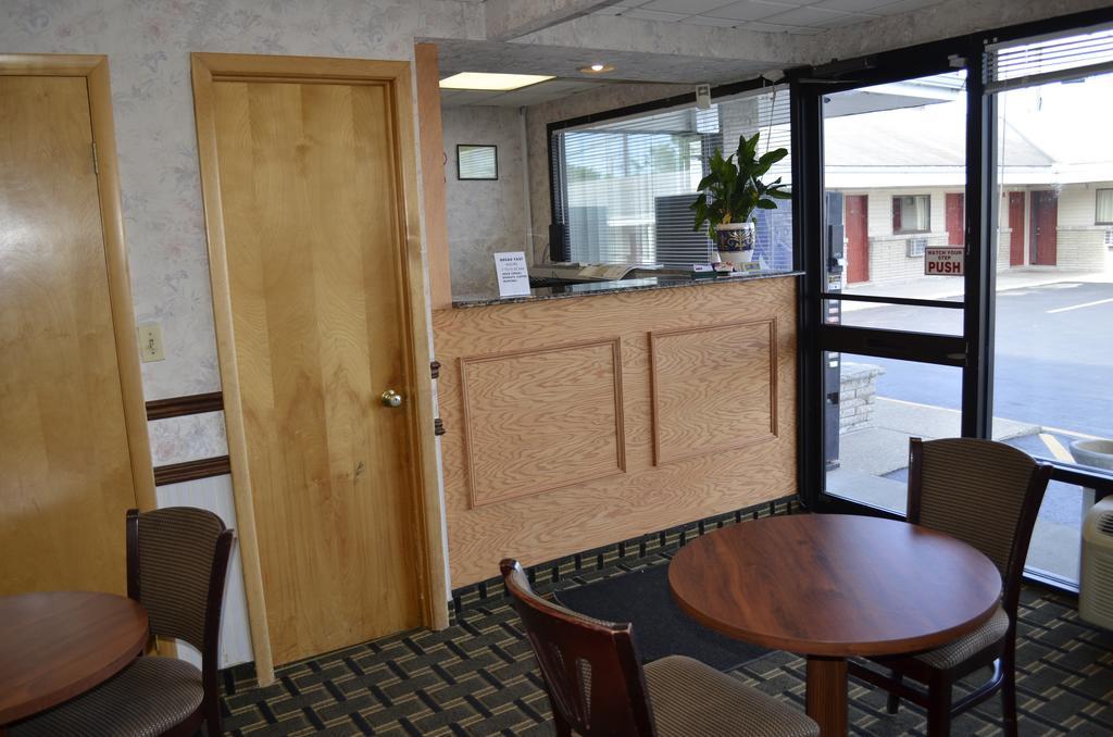 Budget Inn Williamsville Eksteriør billede