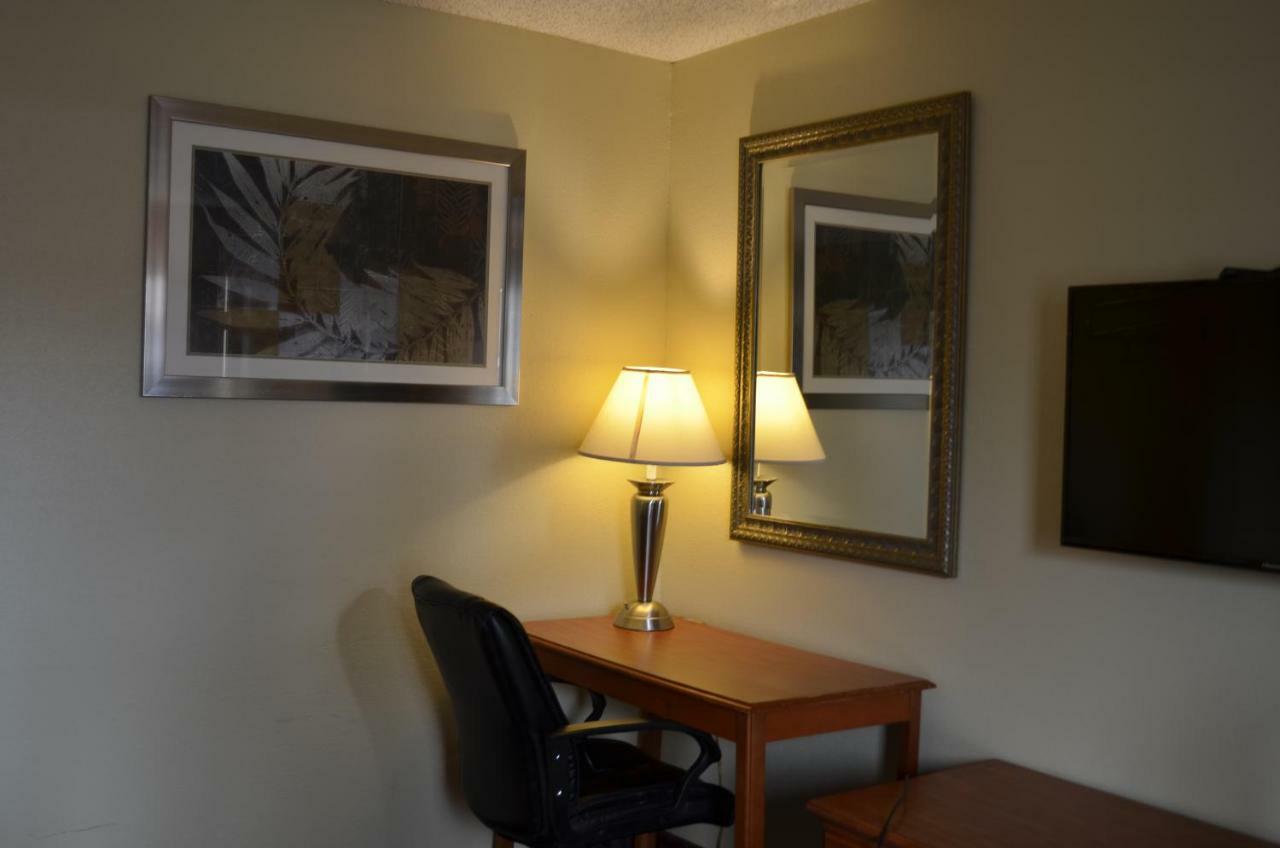 Budget Inn Williamsville Eksteriør billede